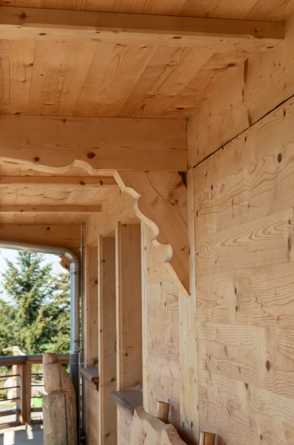 Sanierung Bauernhaus. Wieder sehen wir, dass sich dies sehr lohnt. Ihre Vorteile bei der Sanierung ist insbesondere das grosse Raumangebot, dies bietet viel Freiraum für Kreativität. Stilvolles, einzigartiges Wohnen mit Geschichte, Grosse Aussengelände, Ruhige Wohnlage.