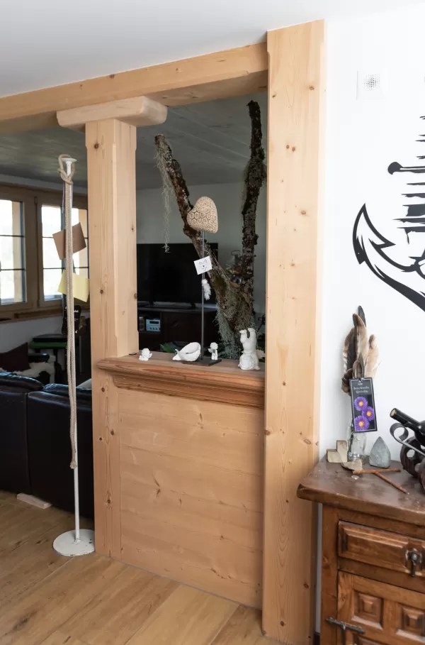 Sanierung Bauernhaus. Wieder sehen wir, dass sich dies sehr lohnt. Ihre Vorteile bei der Sanierung ist insbesondere das grosse Raumangebot, dies bietet viel Freiraum für Kreativität. Stilvolles, einzigartiges Wohnen mit Geschichte, Grosse Aussengelände, Ruhige Wohnlage.