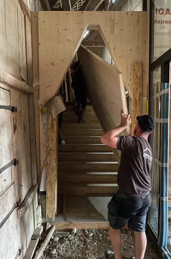  Das Centre Albert Anker schafft einen würdigen Rahmen für das bedeutende Erbe des in der Schweiz wohl bekanntesten Kunstmalers des 19. Jahrhundert.   In enger Zusammenarbeit mit der Stiftung ist über die letzten Jahre die Vision gewachsen und gereift. Daraus sind mehrere Projektteile entstanden:  Für die sichere Aufbewahrung und adäquate Präsentation der Kunst- und Kulturgüter entsteht im Nordostteil des Gartens der Kunstpavillon.