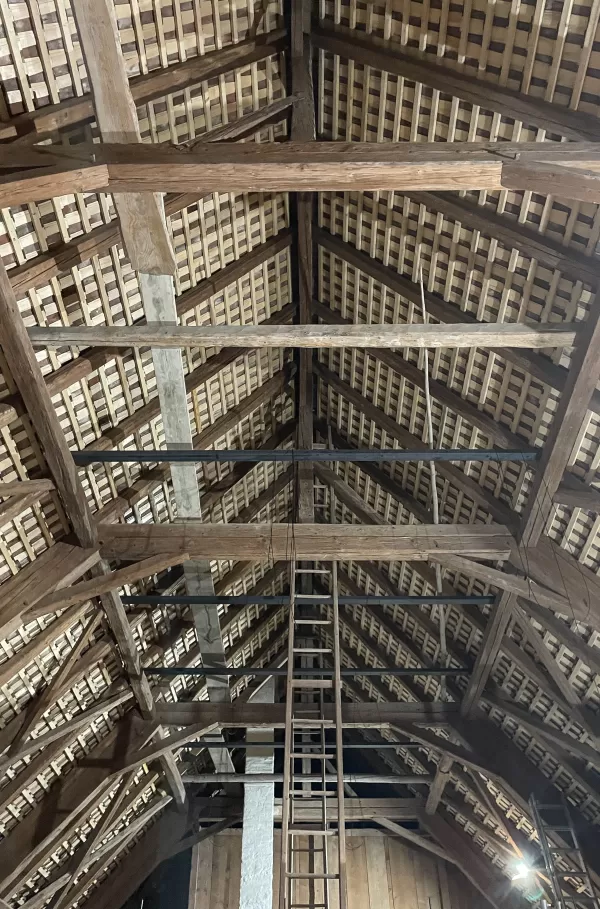  Das Centre Albert Anker schafft einen würdigen Rahmen für das bedeutende Erbe des in der Schweiz wohl bekanntesten Kunstmalers des 19. Jahrhundert.   In enger Zusammenarbeit mit der Stiftung ist über die letzten Jahre die Vision gewachsen und gereift. Daraus sind mehrere Projektteile entstanden:  Für die sichere Aufbewahrung und adäquate Präsentation der Kunst- und Kulturgüter entsteht im Nordostteil des Gartens der Kunstpavillon.