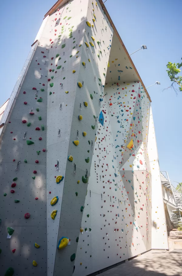 Anbau Aussenkletterwand Climbox in Langnau im Emmental.