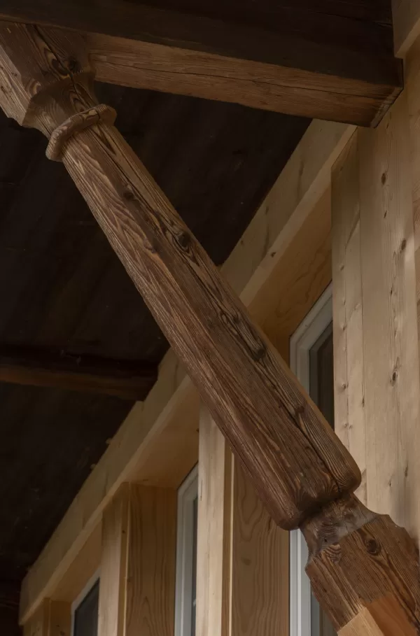 Wir freuen uns, unser neuestes Projekt mit euch zu teilen: die Sanierung des Wohnteils eines wunderschönen alten Bauernhauses. Mit viel Liebe zum Detail haben wir alte Materialien restauriert und wiederverwendet, um den einzigartigen Charme dieses Hauses zu bewahren und gleichzeitig modernen Wohnkomfort zu schaffen. 🔨 Unsere Philosophie: Nachhaltigkeit und Tradition stehen bei uns im Mittelpunkt. Altes bewahren und mit neuen, hochwertigen Materialien kombinieren – so schaffen wir einzigartige Wohnräume