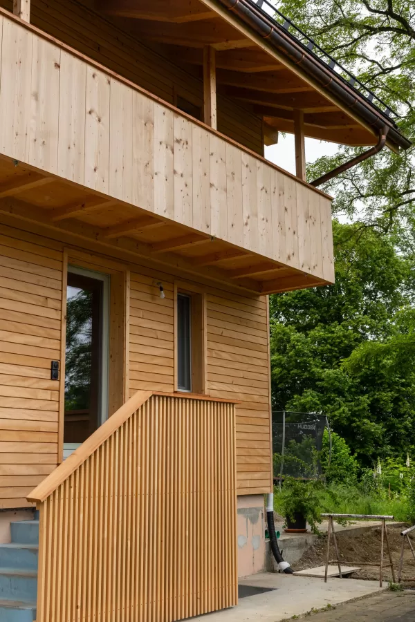 Nachhaltiger Neubau mit ökologischer Holzkonstruktion – Zimmerei Hirschi AG