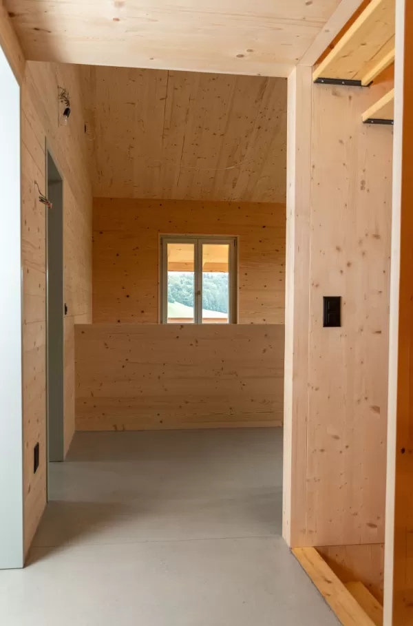Nachhaltiger Neubau mit ökologischer Holzkonstruktion – Zimmerei Hirschi AG
