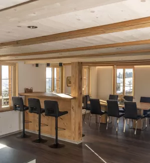 Umbau Wohnhaus in Lützelflüh. Alte Balken wurde geputzt und wiederverwendet. Wunderschön zu sehen, wie sich das Grundhaus noch bemerkbar macht. Sieht super aus.