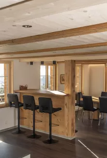 Umbau Wohnhaus in Lützelflüh. Alte Balken wurde geputzt und wiederverwendet. Wunderschön zu sehen, wie sich das Grundhaus noch bemerkbar macht. Sieht super aus.