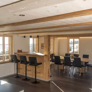 Umbau Wohnhaus in Lützelflüh. Alte Balken wurde geputzt und wiederverwendet. Wunderschön zu sehen, wie sich das Grundhaus noch bemerkbar macht. Sieht super aus.