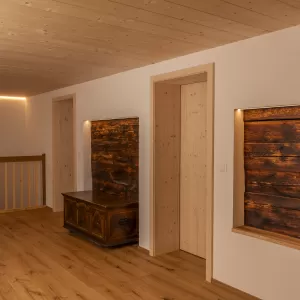 Umbau Wohnhaus in Trub. Alte Balken wurde geputzt und wiederverwendet. Wunderschön zu sehen, wie sich das Grundhaus noch bemerkbar macht. Sieht super aus.