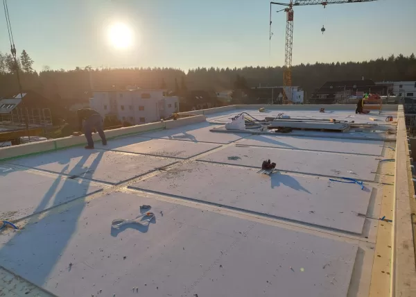 Aufrichten Mehrfamilienhaus in Recherswil, Truberholzhaus,   "Alles aus einer Hand - von der Beratung bis hin zur Ausführung"  Sagen Sie uns was Sie vorstellen und wir entwickeln gemeinsam mit Ihnen Ihr Zuhause.