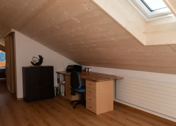 🔨🏡 Sanierung mit Liebe zum Detail – Ein neues Zuhause entsteht!  Ein altes Haus in neuem Glanz – genau das durften wir gemeinsam mit @Zimmerei Hirschi realisieren. ✨ Mit hochwertigem Handwerk, durchdachten Lösungen und viel Herzblut haben wir aus einem in die Jahre gekommenen Gebäude ein modernes, gemütliches Zuhause geschaffen.  💡 Unsere Schwerpunkte bei diesem Projekt: ✅ Nachhaltige Sanierung mit Holzbau ✅ Effiziente Raumgestaltung & natürliche Materialien ✅ Hochwertige Handwerkskunst bis ins kleinste 
