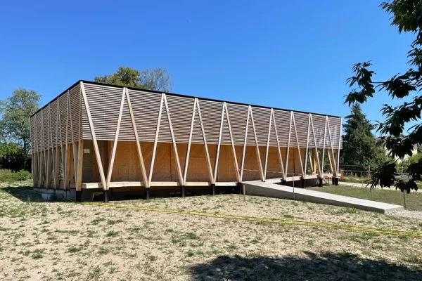   Aufrichten Holzbau   Die Aufrichtphase für das Centre Albert Anker hat begonnen.