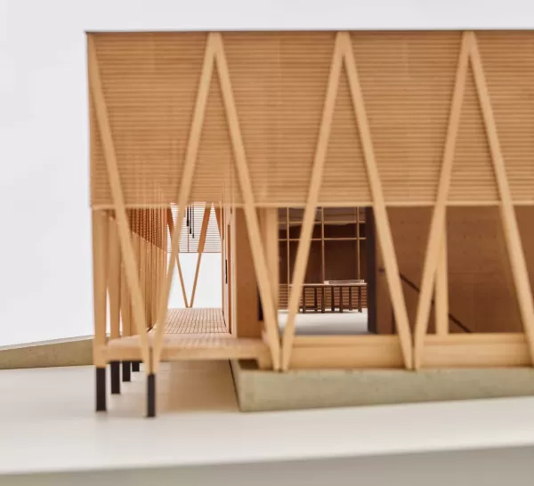 Ein neuer Kunstpavillon im Garten von Albert Anker aus Truberholz   Albert Samuel Anker war ein Schweizer Maler, Grafiker und Genremaler des schweizerischen Volkslebens.   Mit dem Center Albert Anker entsteht in Ins ein einzigartiger Kulturort mit regionaler Verankerung und nationaler Ausstrahlung.