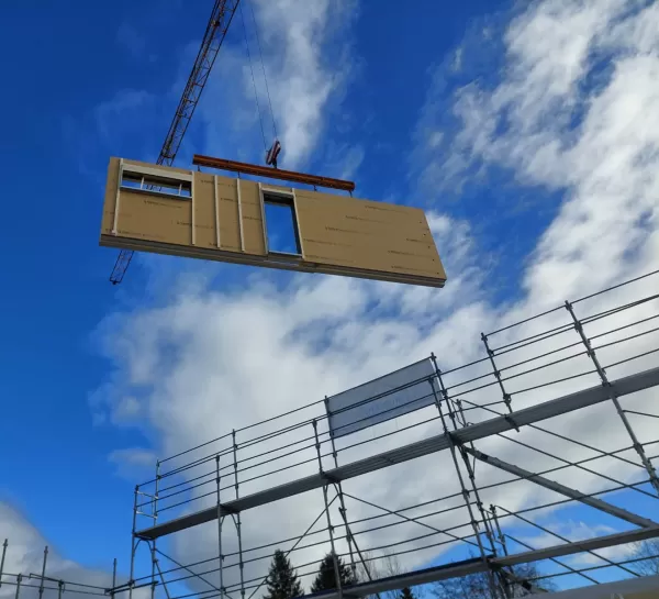 Aufrichten Mehrfamilienhaus in Recherswil, Truberholzhaus,   "Alles aus einer Hand - von der Beratung bis hin zur Ausführung"  Sagen Sie uns was Sie vorstellen und wir entwickeln gemeinsam mit Ihnen Ihr Zuhause.