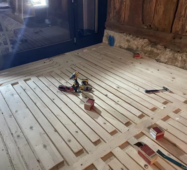  Das Centre Albert Anker schafft einen würdigen Rahmen für das bedeutende Erbe des in der Schweiz wohl bekanntesten Kunstmalers des 19. Jahrhundert.   In enger Zusammenarbeit mit der Stiftung ist über die letzten Jahre die Vision gewachsen und gereift. Daraus sind mehrere Projektteile entstanden:  Für die sichere Aufbewahrung und adäquate Präsentation der Kunst- und Kulturgüter entsteht im Nordostteil des Gartens der Kunstpavillon.